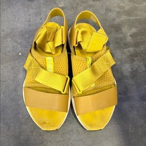 SOREL impact skinny sling sandal in bolt 8.5 US used nice leather mesh combo